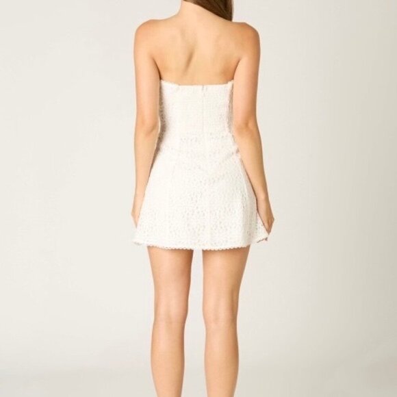 SAY SOMETHING WHITE STRAPLESS EYELET MINI DRESS - Picture 3 of 3